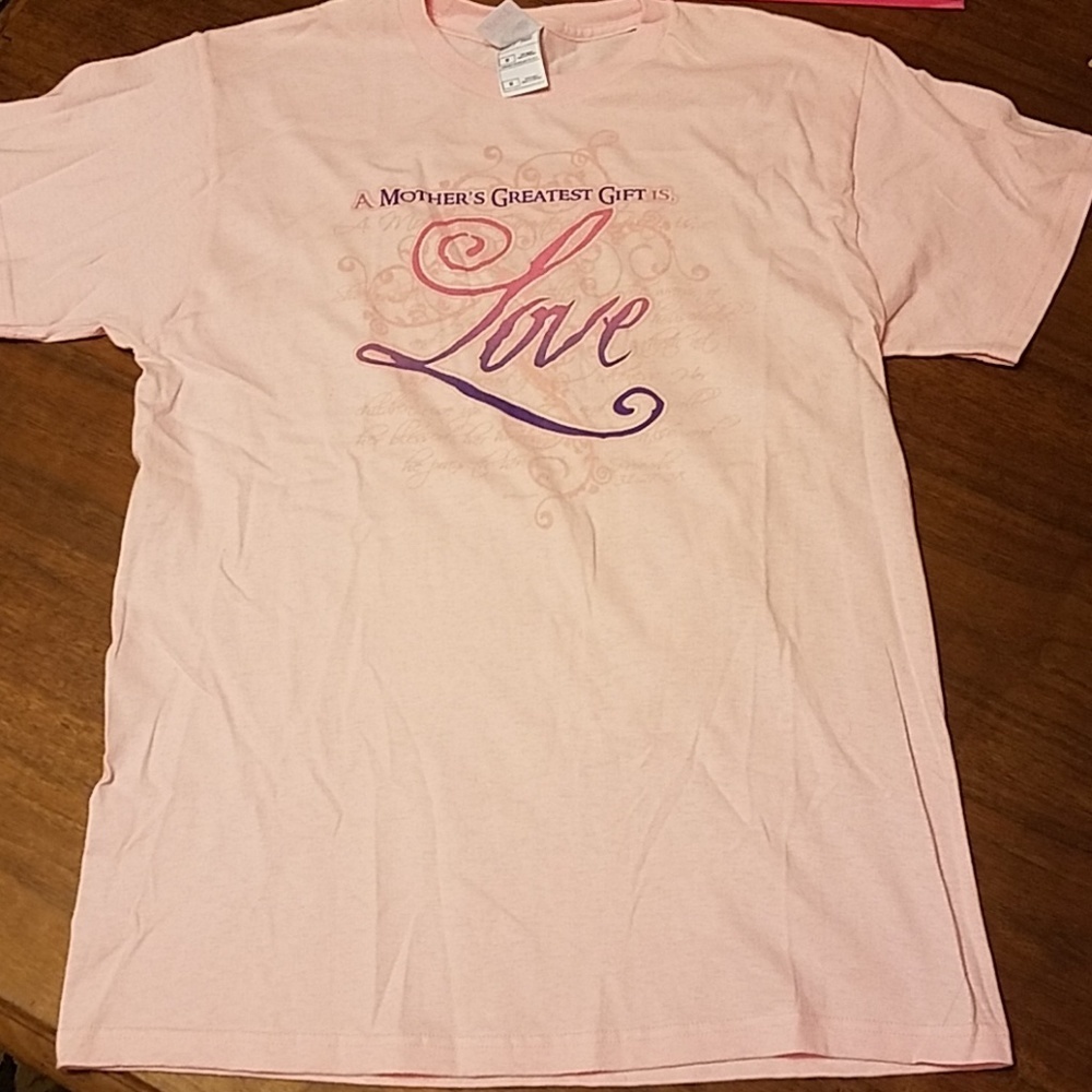 👸👕 A Mother's Greatest Gift is Love T-shirt